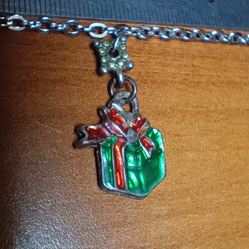 UP-Cycled, Vintage Red and Green Holiday Charm Bracelet - Picture 2 of 8